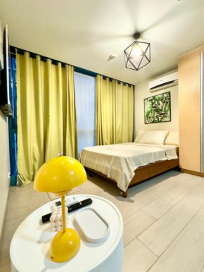 Cozi bright and lovely Uptown condo BGC
